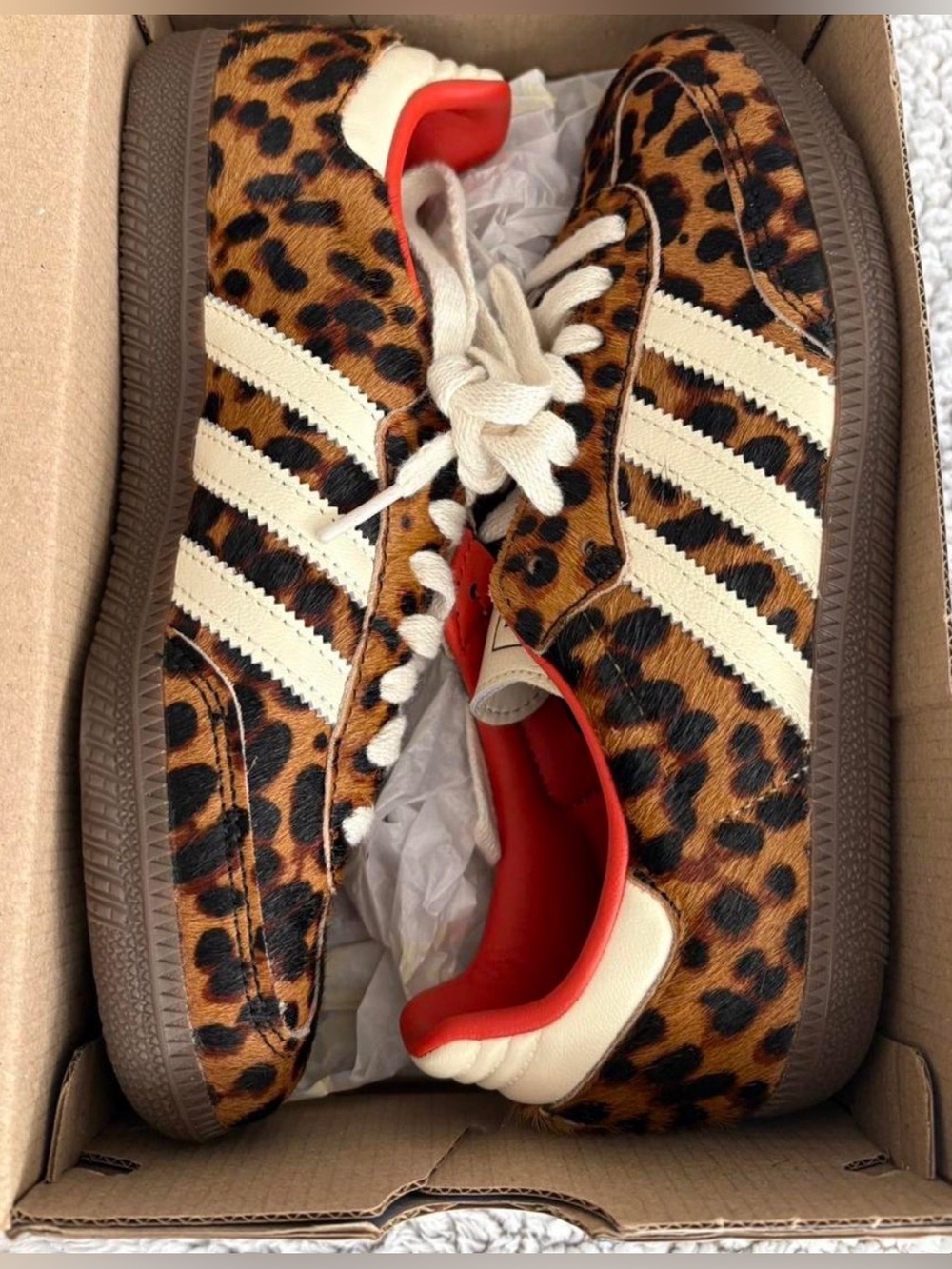 Adidas sambas women’s OG Leopard Print with Red Accents SIZE 5.5 ..brand new - Picture 3 of 6